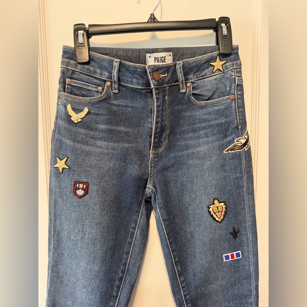 PAIGE Blue Jeans with Embroidered Patches